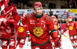 Bekräftar efter SHL-intresset: Tappar succéforwarden