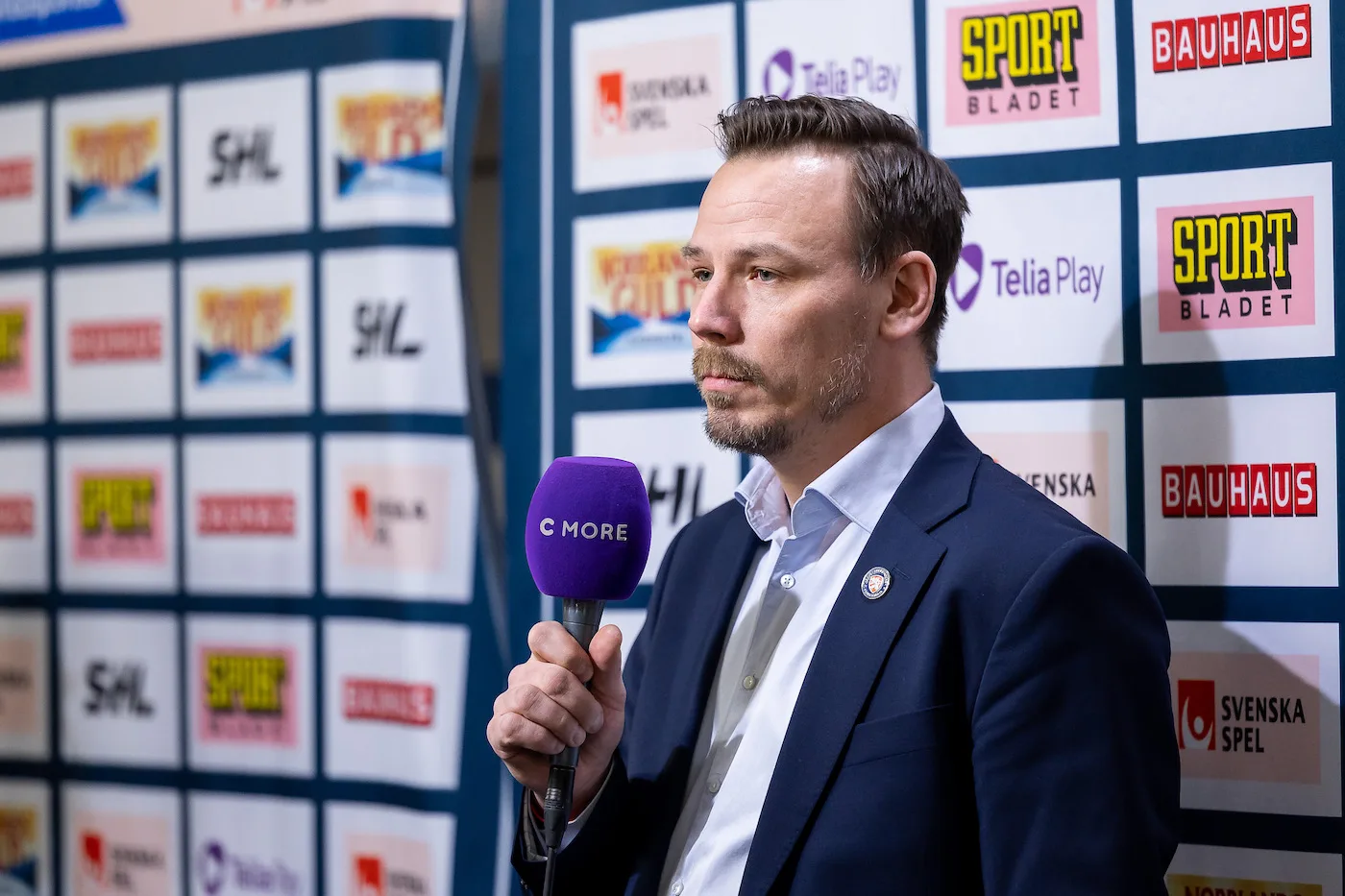 Tre Kronor tar in Växjötränaren till VM