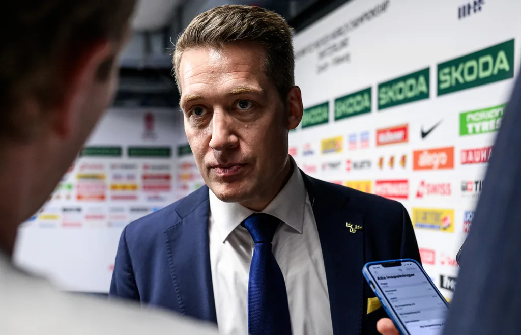 Sam Hallam. Tre Kronor. Hockey-VM.