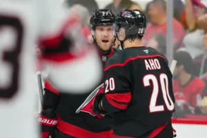 Carolina tog ny seger i matchserien mot Philadelphia